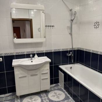 Сдается Многокомнатная квартира, 90 м²
