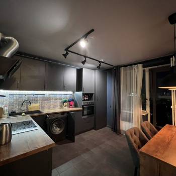 Продается 1-комнатная квартира, 42 м²