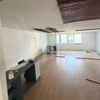 Сдается Нежилое помещение, 300 м²