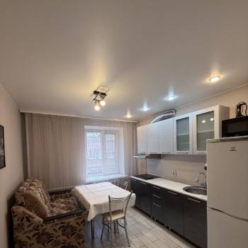 Сдается 1-комнатная квартира, 42 м²