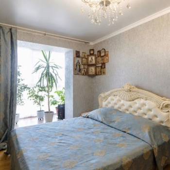 Продается Многокомнатная квартира, 80 м²