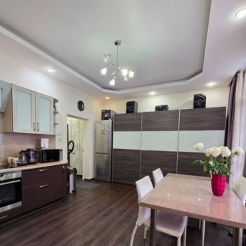 Сдается 1-комнатная квартира, 55 м²