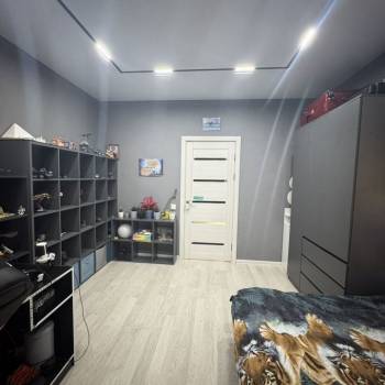 Продается Многокомнатная квартира, 77 м²