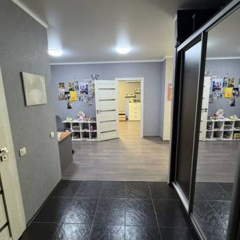 Продается 1-комнатная квартира, 54 м²
