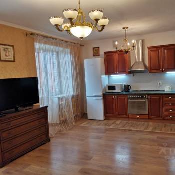 Продается 1-комнатная квартира, 67,4 м²