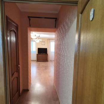 Продается 1-комнатная квартира, 67,4 м²