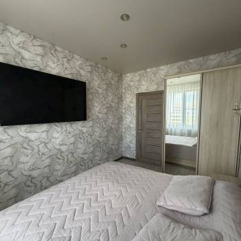Продается 2-х комнатная квартира, 420 м²