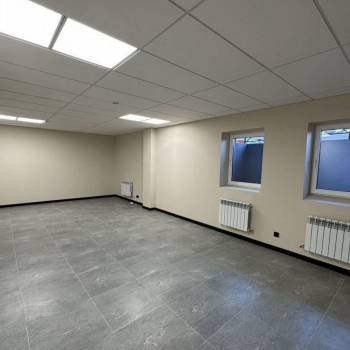 Продается Нежилое помещение, 300 м²