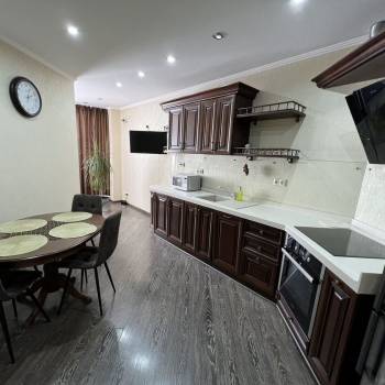 Сдается 1-комнатная квартира, 62 м²