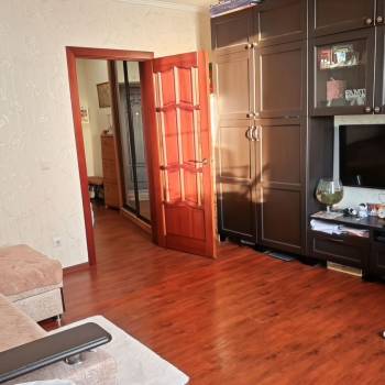 Продается 1-комнатная квартира, 42 м²