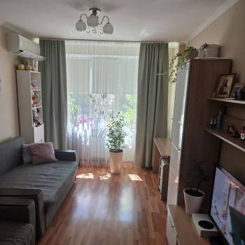 Продается 1-комнатная квартира, 37 м²