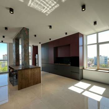 Продается Многокомнатная квартира, 145 м²