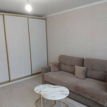 Продается 1-комнатная квартира, 45 м²