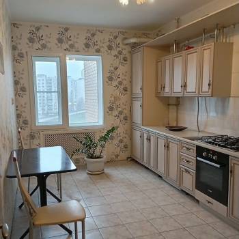 Сдается 2-х комнатная квартира, 75 м²
