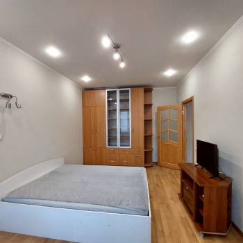 Сдается 1-комнатная квартира, 52 м²