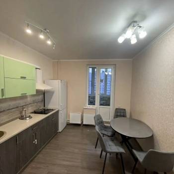 Сдается Многокомнатная квартира, 80 м²