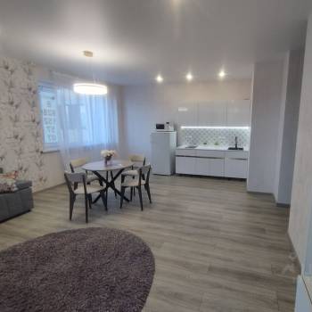 Продается 1-комнатная квартира, 63 м²