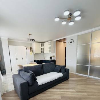 Сдается 1-комнатная квартира, 56 м²
