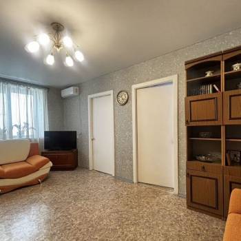 Продается Многокомнатная квартира, 61 м²