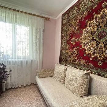 Продается Многокомнатная квартира, 61 м²