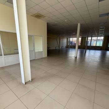 Сдается Нежилое помещение, 400 м²