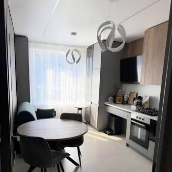 Продается 1-комнатная квартира, 42 м²