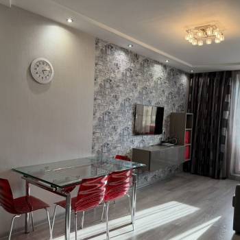 Сдается 1-комнатная квартира, 56 м²