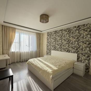 Сдается 1-комнатная квартира, 56 м²