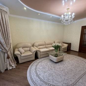 Продается Многокомнатная квартира, 90 м²