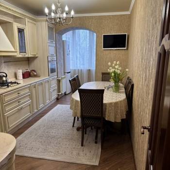 Продается Многокомнатная квартира, 90 м²