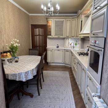 Продается Многокомнатная квартира, 90 м²