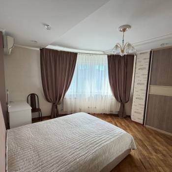 Сдается 2-х комнатная квартира, 75 м²