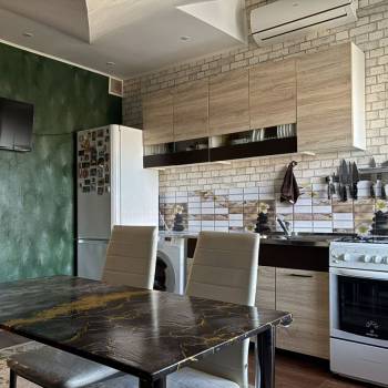 Продается 1-комнатная квартира, 42 м²