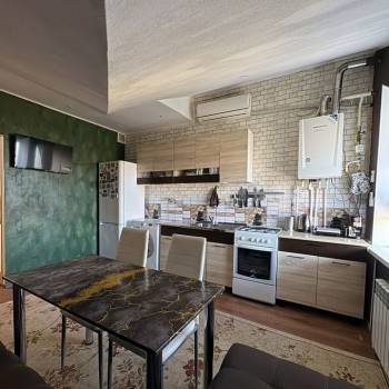 Продается 1-комнатная квартира, 42 м²