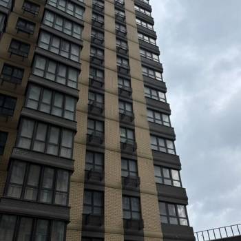 Продается 1-комнатная квартира, 42 м²