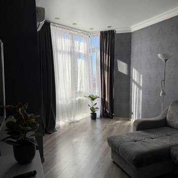 Продается 1-комнатная квартира, 42 м²