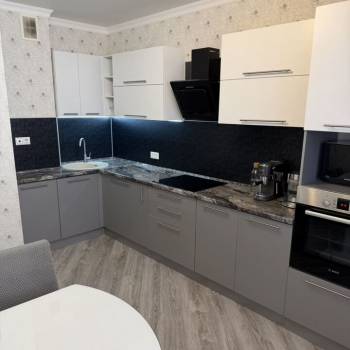 Продается 1-комнатная квартира, 42 м²