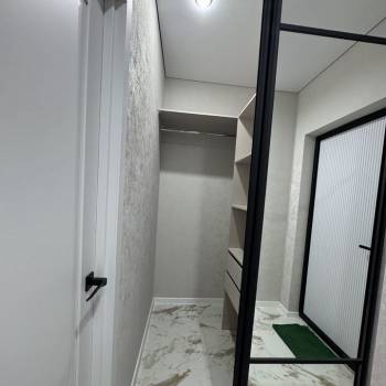 Продается 1-комнатная квартира, 42 м²