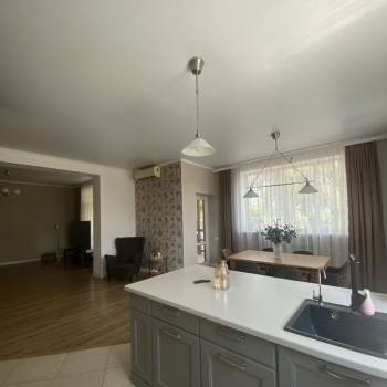 Продается Дом, 280 м²