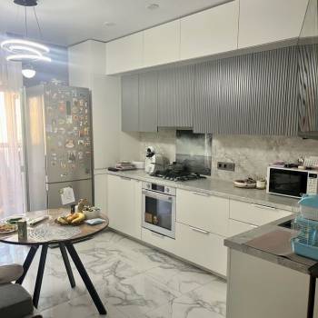 Продается 1-комнатная квартира, 58 м²