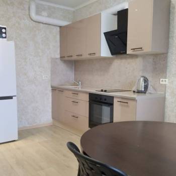 Сдается 1-комнатная квартира, 53,5 м²