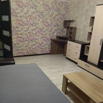 Продается 1-комнатная квартира, 42 м²