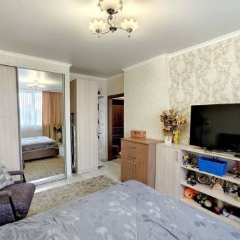 Продается 1-комнатная квартира, 38 м²