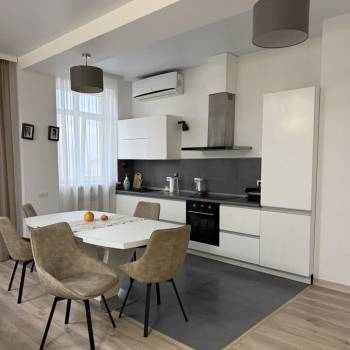 Продается 2-х комнатная квартира, 98 м²