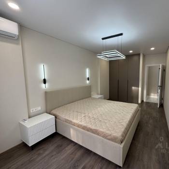 Продается 1-комнатная квартира, 42 м²