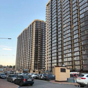 Продается 1-комнатная квартира, 42 м²