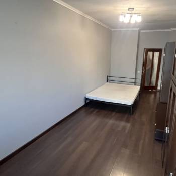 Продается 1-комнатная квартира, 55 м²