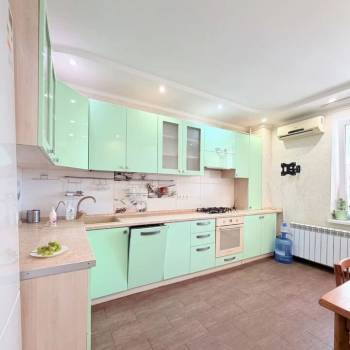 Сдается 1-комнатная квартира, 61,8 м²