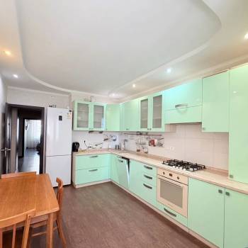 Сдается 1-комнатная квартира, 61,8 м²