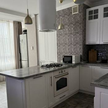 Продается 1-комнатная квартира, 122 м²
